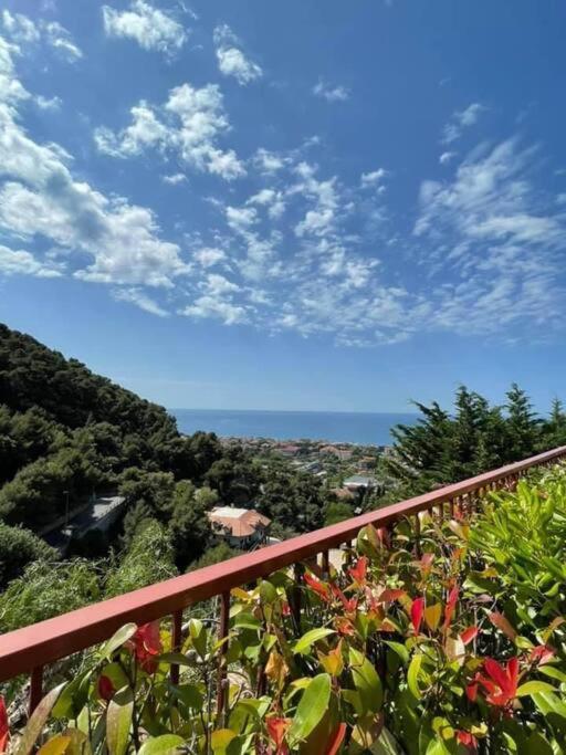 Casa Vacanze Luna 2 Vallecrosia Bagian luar foto