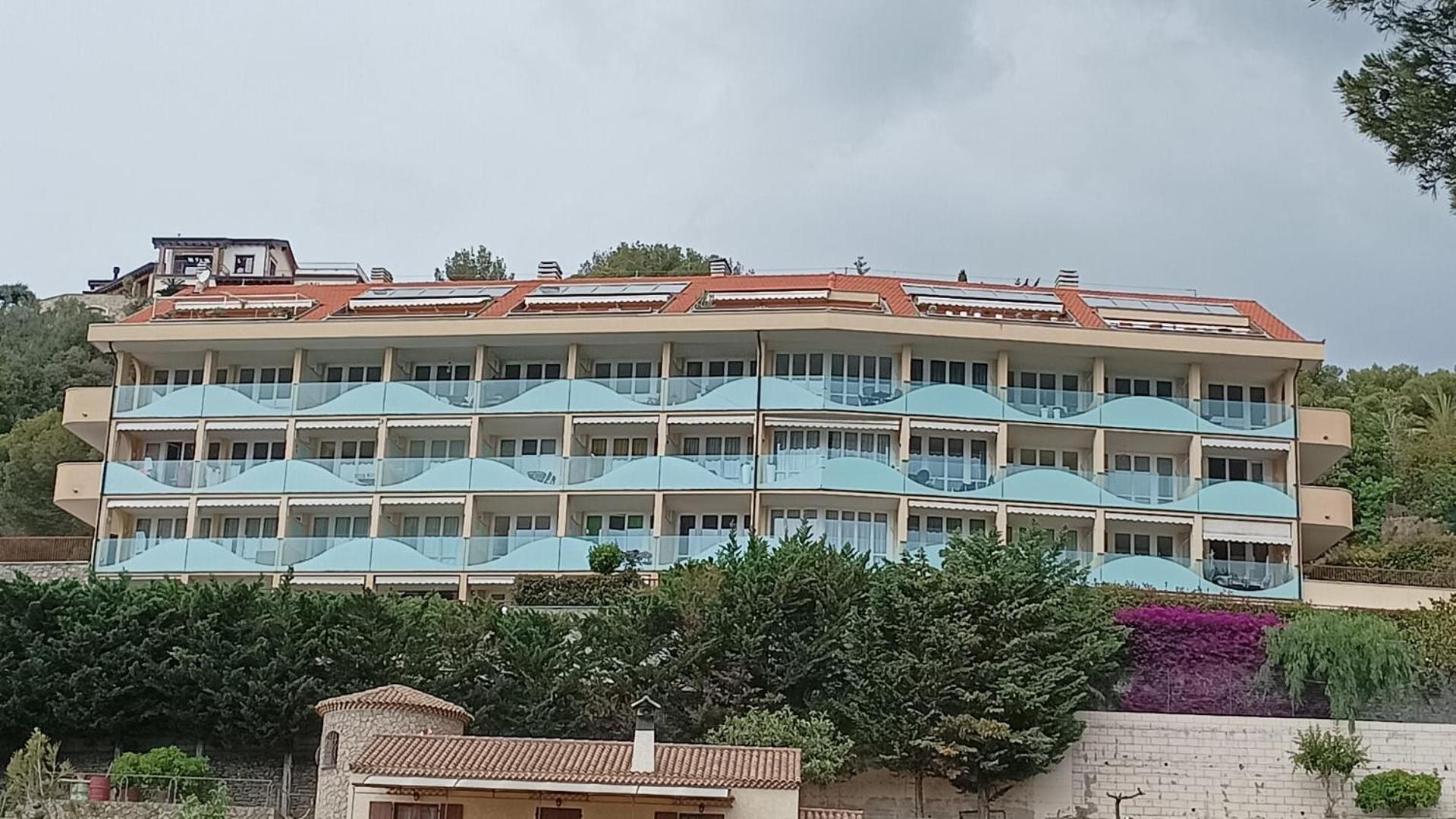 Casa Vacanze Luna 2 Vallecrosia Bagian luar foto